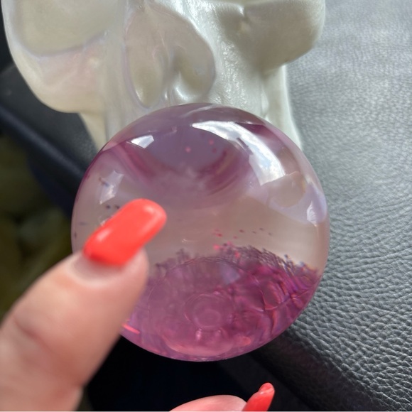 Viral TikTok Cream Skull with Pink Bubblegum Decor - Picture 4 of 5